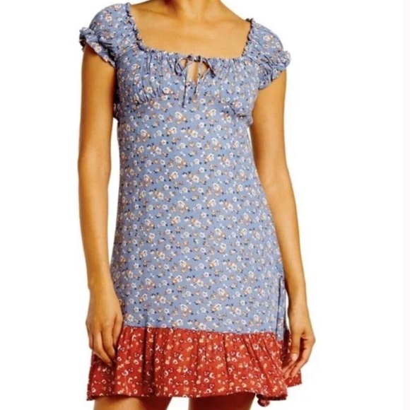 NWT LunaChix floral print keyhole ruffle dress with puff sleeves - Picture 3 of 3